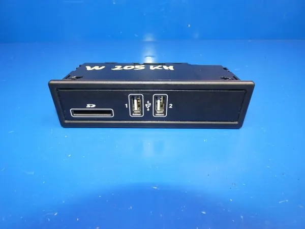 Mercedes-Benz USB-uttag OEM A2058200226 - Begagnad image 2