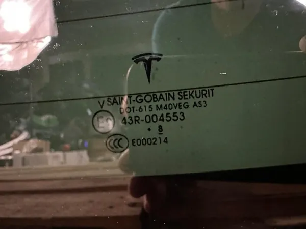 Tesla Model X Tavaratilan Lasiove OEM 1075024-01-D image 4