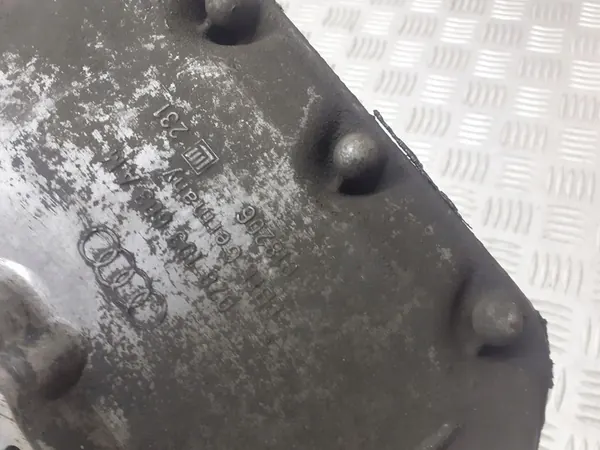 Oljetank VW Passat B5 FL 2.8 V6 image 3