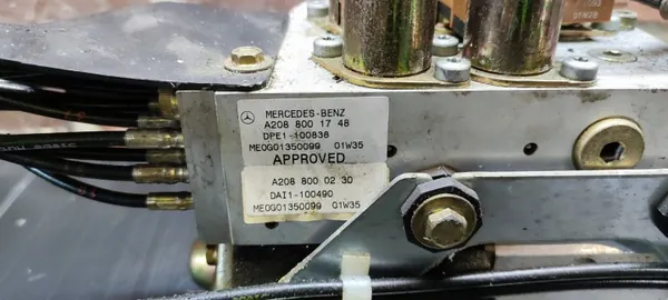 Pompe de toit Mercedes W208 OEM A2088001748 Occasion image 3