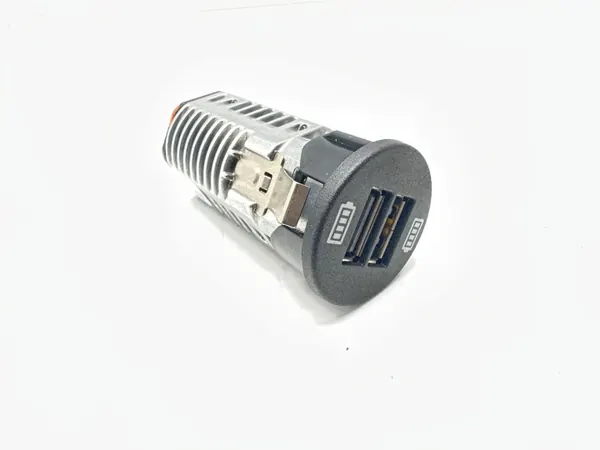 USB Socket OEM 7P5035222 for Porsche Cayenne (92A) image 2