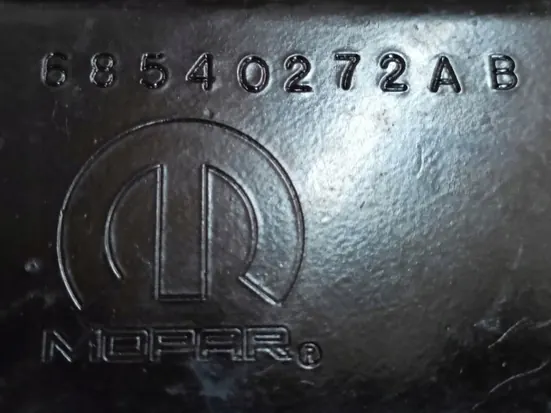 Bränsleledningsklämma OEM 68540272AB för Jeep Wrangler JL image 3
