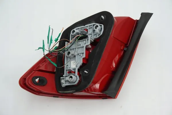 Linker Achterlicht Mercedes W204 A2048203964 image 3