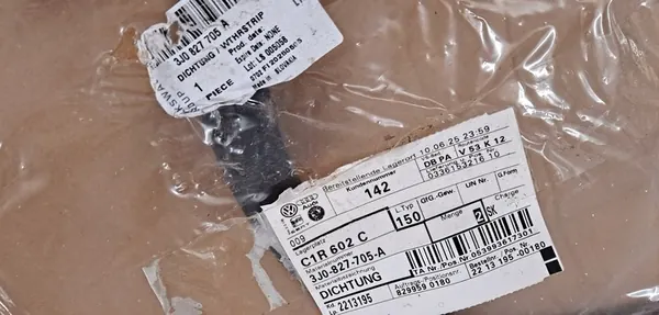 Vedação do Porta-malas VW Passat B9 Nova Original 3J0827705A image 5