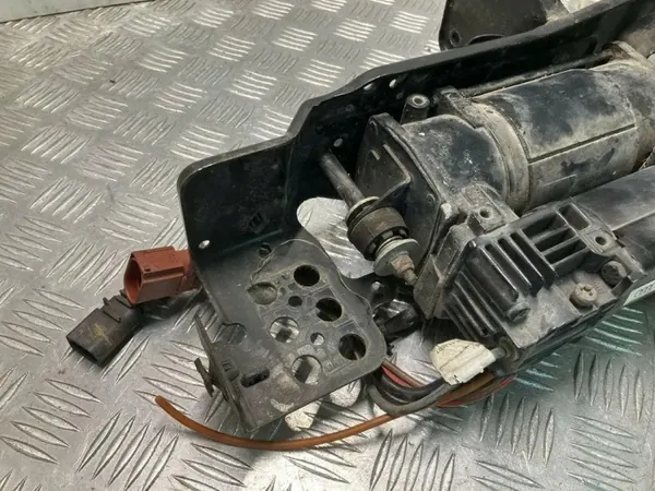 Audi OE 4F0616005D Suspension Compressor image 5