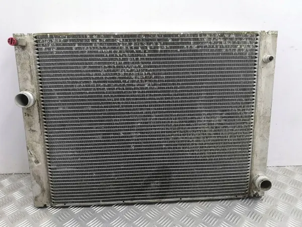 Radiador de agua BMW OEM 8MK376718001 - Usado image 2