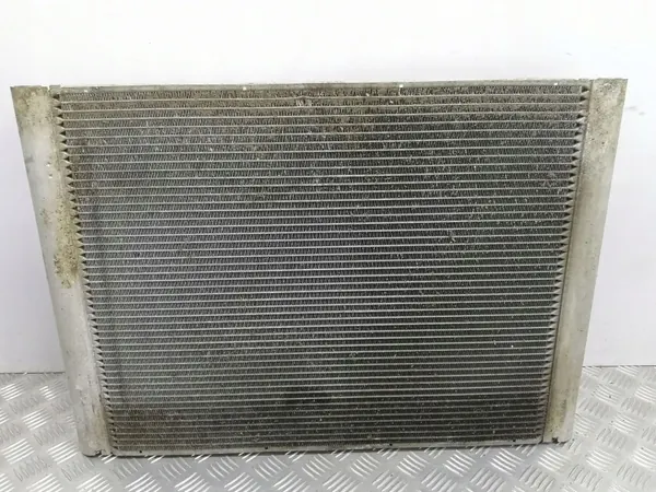Radiador de agua BMW OEM 8MK376718001 - Usado image 9