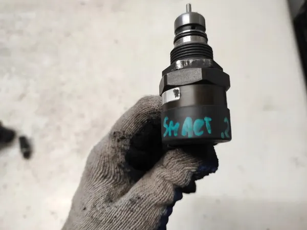 Vanne de pression de carburant SMART FORFOUR 04- 1.5 CDI A6110780449 image 3