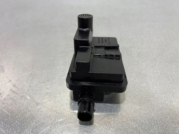 Subaru Forester brandstofdampfilter OEM 42072FL010 image 3