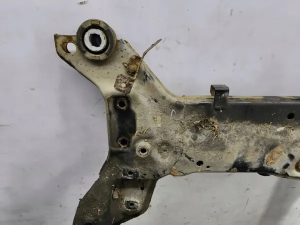 Volvo V70 2008 Voorste hulpframe OEM AMD126568 image 5