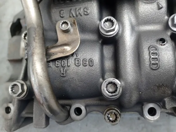 Olje pump balans VW Golf V 2.0 TDI 03G103535B image 5