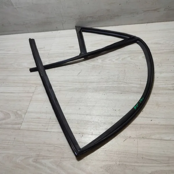 Raamrubber achterdeur links OEM 1120 Hyundai i20 image 2
