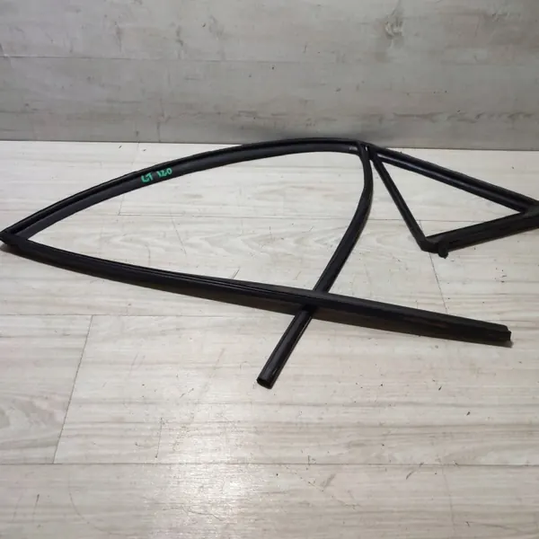 Raamrubber achterdeur links OEM 1120 Hyundai i20 image 3