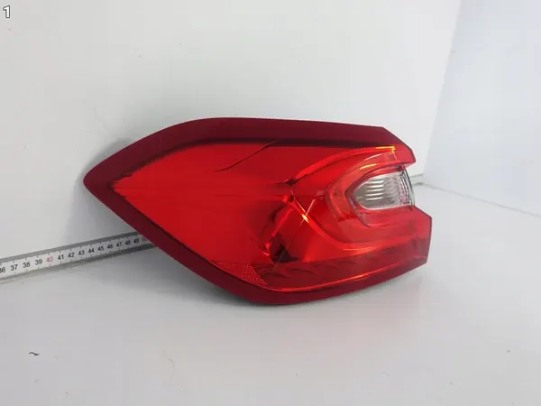 FORD FIESTA MK8 17-21 VÄNSTER BAKRE LED-LJUS image 2