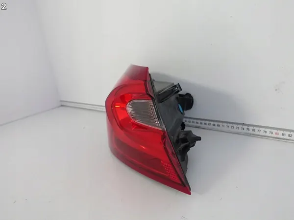 FORD FIESTA MK8 17-21 VÄNSTER BAKRE LED-LJUS image 3