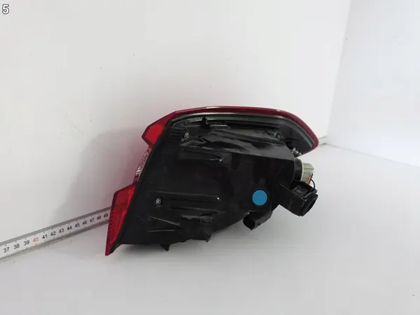 FORD FIESTA MK8 17-21 VÄNSTER BAKRE LED-LJUS image 6