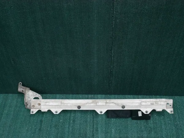 Radiatorsteunbouten KY63-8052-AB SSC Aston Martin image 2