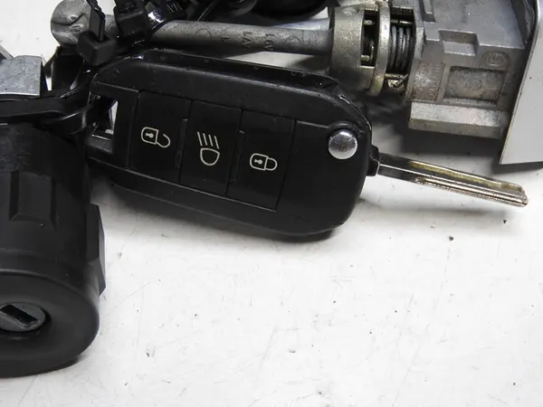 PEUGEOT 208 I 12-18 Sytytysavaimen Sisäosa image 5