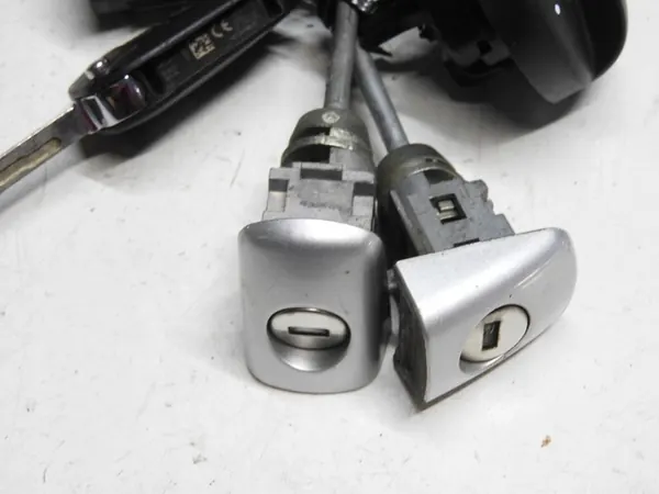 PEUGEOT 208 I 12-18 Sytytysavaimen Sisäosa image 8