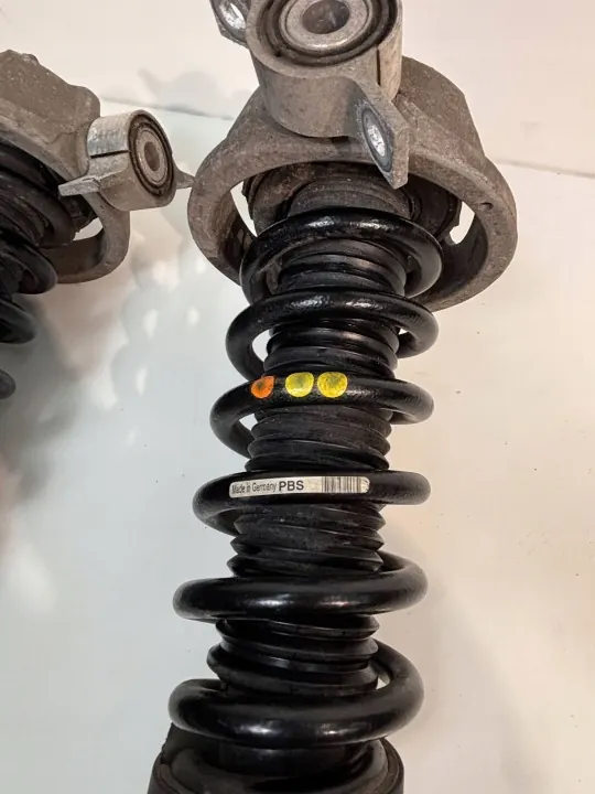 OEM 17639146047 Taka-iskunvaimennin Audi Q7:lle image 4