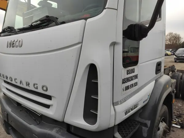 Vasen ohjaamon spoileri OEM 504116073 Iveco Eurocargolle image 2