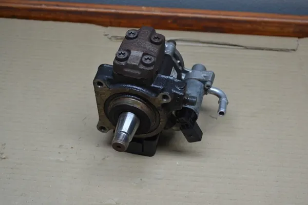 Brandstofinjectiepomp 03L130755E Audi Seat Skoda VW image 3