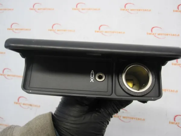 Prise allume-cigare OEM CH2219C166DA pour Range Rover image 2