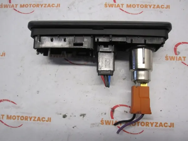 Prise allume-cigare OEM CH2219C166DA pour Range Rover image 3