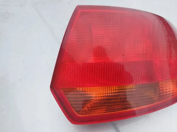 AUDI A3 8P 05-08R 5D Luz Trasera Derecha Original image 2