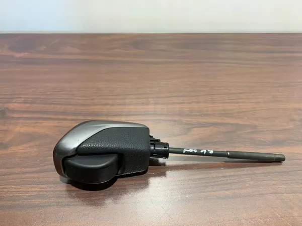 Pomo de cambio Subaru Forester OEM FBZ23680 - Usado image 3