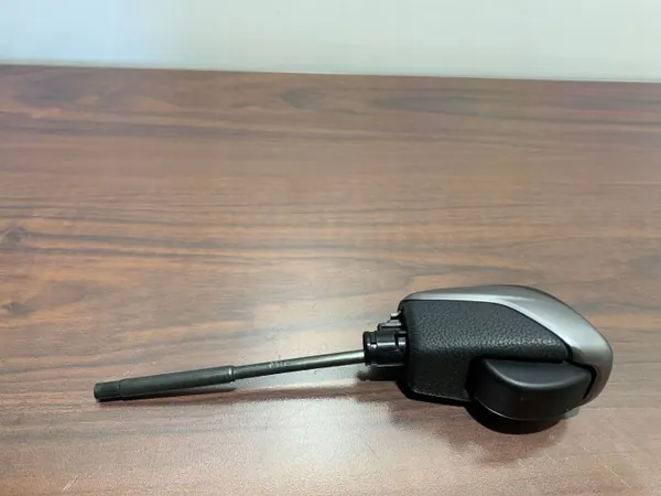 Pomo de cambio Subaru Forester OEM FBZ23680 - Usado image 4