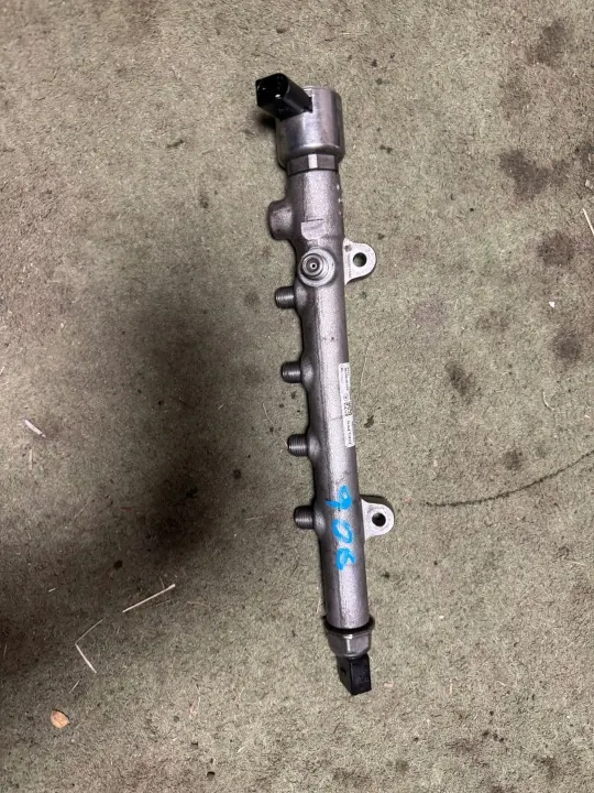 Carril de inyección OEM A6510700700 para Mercedes Sprinter image 2