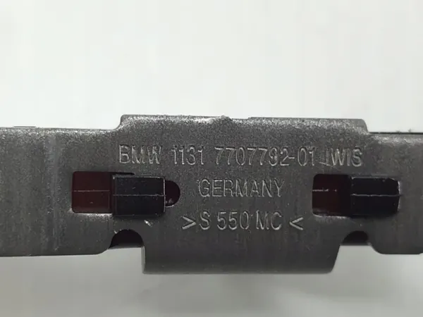 Guia de cabeça de cilindro direita OEM 11 31 7707792 image 4