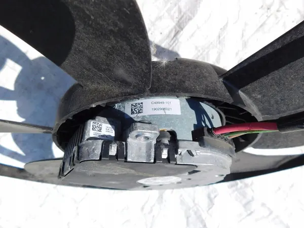 Moteur de Ventilateur VW T-ROC 2019 1.0 TSI 5Q0121203DD image 5