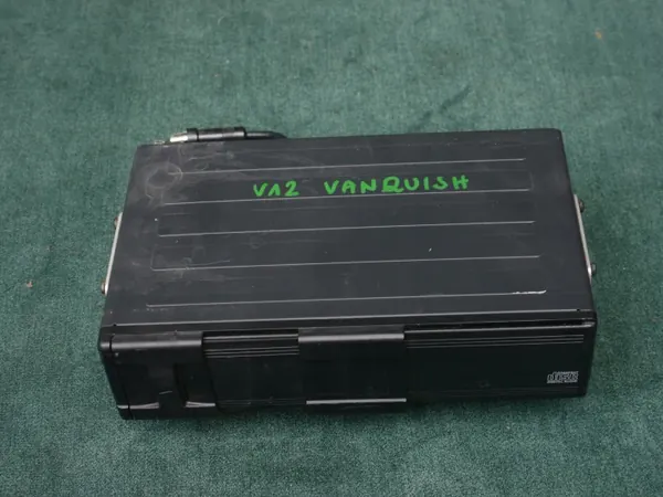 OEM 1R12-37-10705 SSC Changer de vis Aston Martin image 2