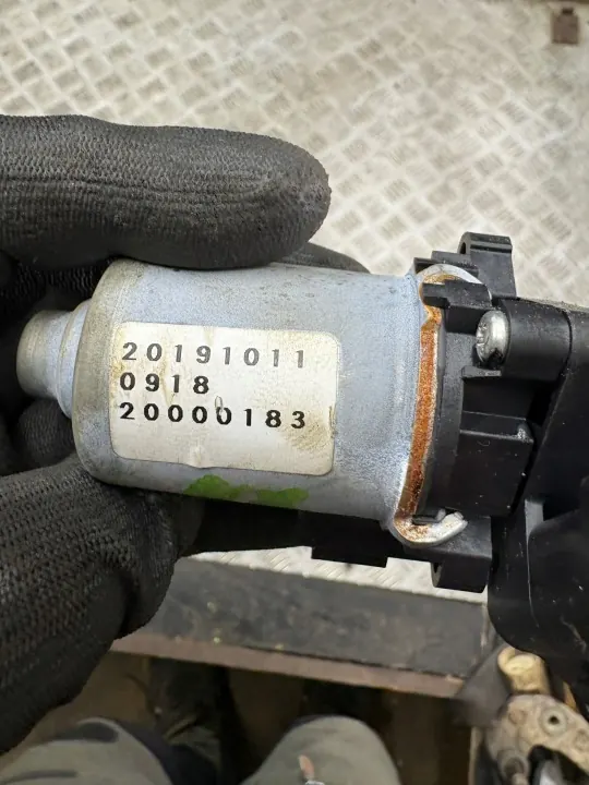 Rechter stoelmotor OEM 439440-10220 162000-7370 Lexus NX 300 image 4