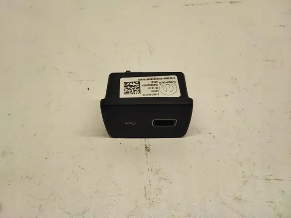 Tomada USB Fiat Doblo OEM 07357054130 - Usado image 3