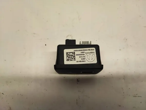 Tomada USB Fiat Doblo OEM 07357054130 - Usado image 4