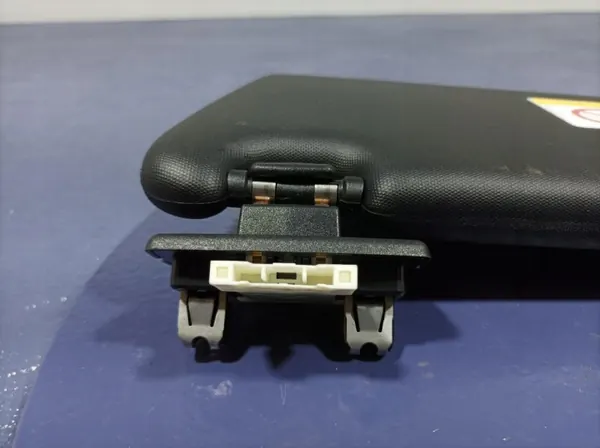 Visera derecha Mercedes GLA W156 OEM A1768101400 image 4