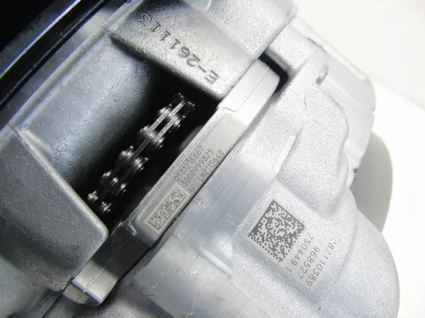 Pompe à huile OEM 1087110389 pour boîte Maserati 8HP70X image 8