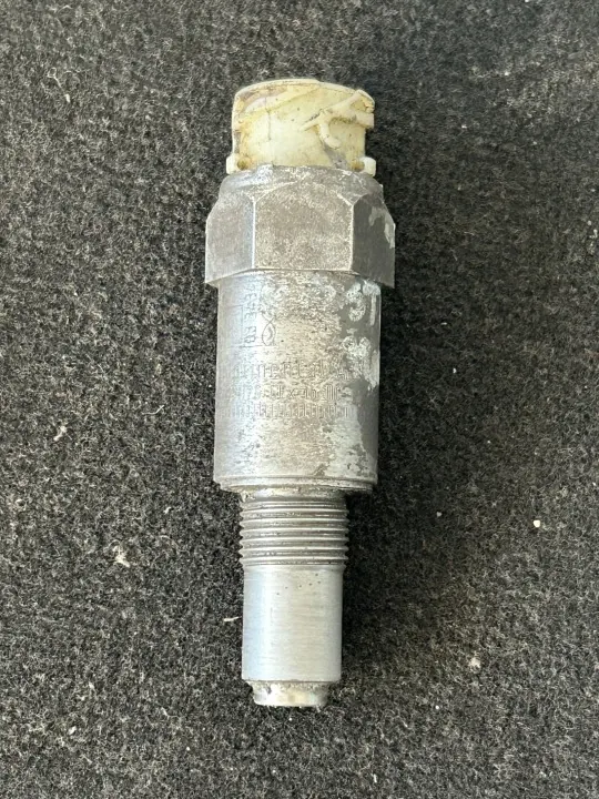 Sensor de Velocidad Impulsador OEM 217120002501 - Usado image 2