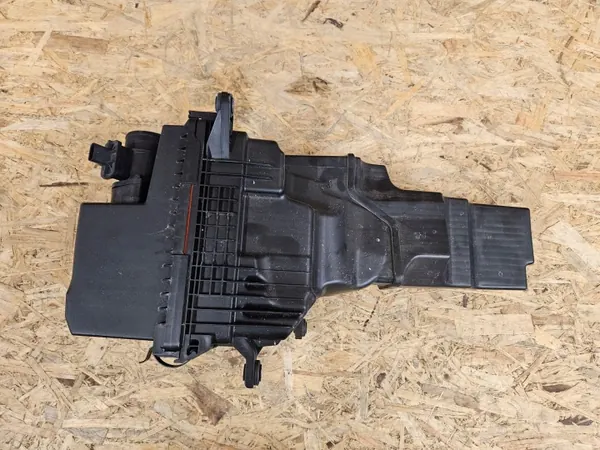 Kia OE Luftfilterhus OEM 28110-H8200 image 5