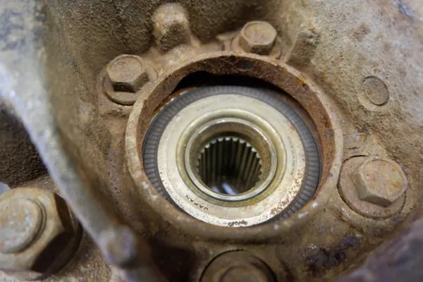 Toyota RAV4 taka pyörän navan OEM 4230542020 image 4