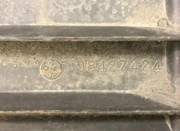 Couvercle de boîte batterie Iveco OEM 98474429 - Occasion image 5