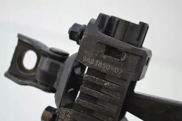 OEM 9883850 Bakre höger dörrstopp BMW iX1 (U11 BEV) image 4