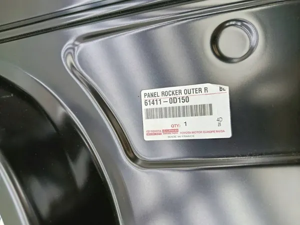 Pare-chocs latéral droit Toyota Yaris III OEM 61411-0D150 image 7