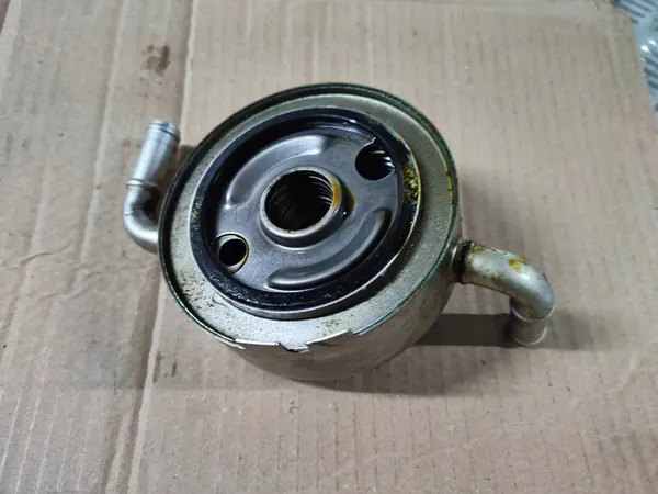 Nissan 370Z Base do Radiador de Óleo do Motor OEM image 1