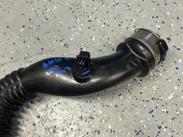 Tubería de intercooler BMW E87 E81 2.0D image 3