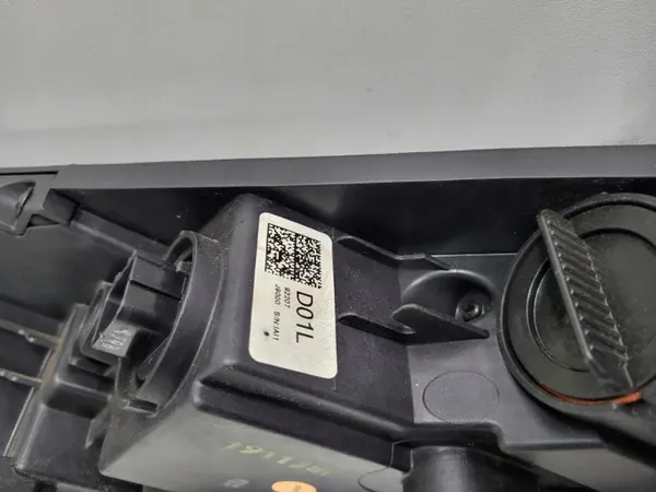 Farol dianteiro esquerdo Hyundai Kona OEM 92207-J90 image 5