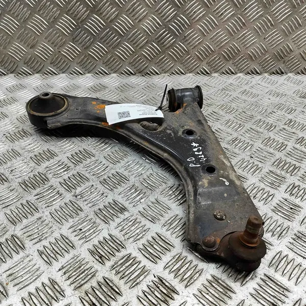 Braccio di controllo inferiore anteriore destro Opel Corsa E 2019 OEM image 4